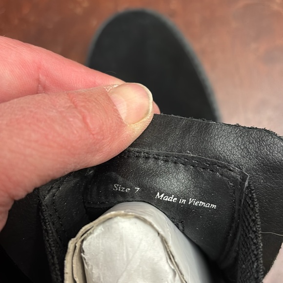 Dolce vita size 7 black suede Chelsea booties slip ons 2” heel brand new - Picture 7 of 7